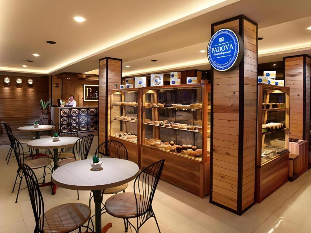 Life Puri Hotel Surabaya Gubeng Exterior foto